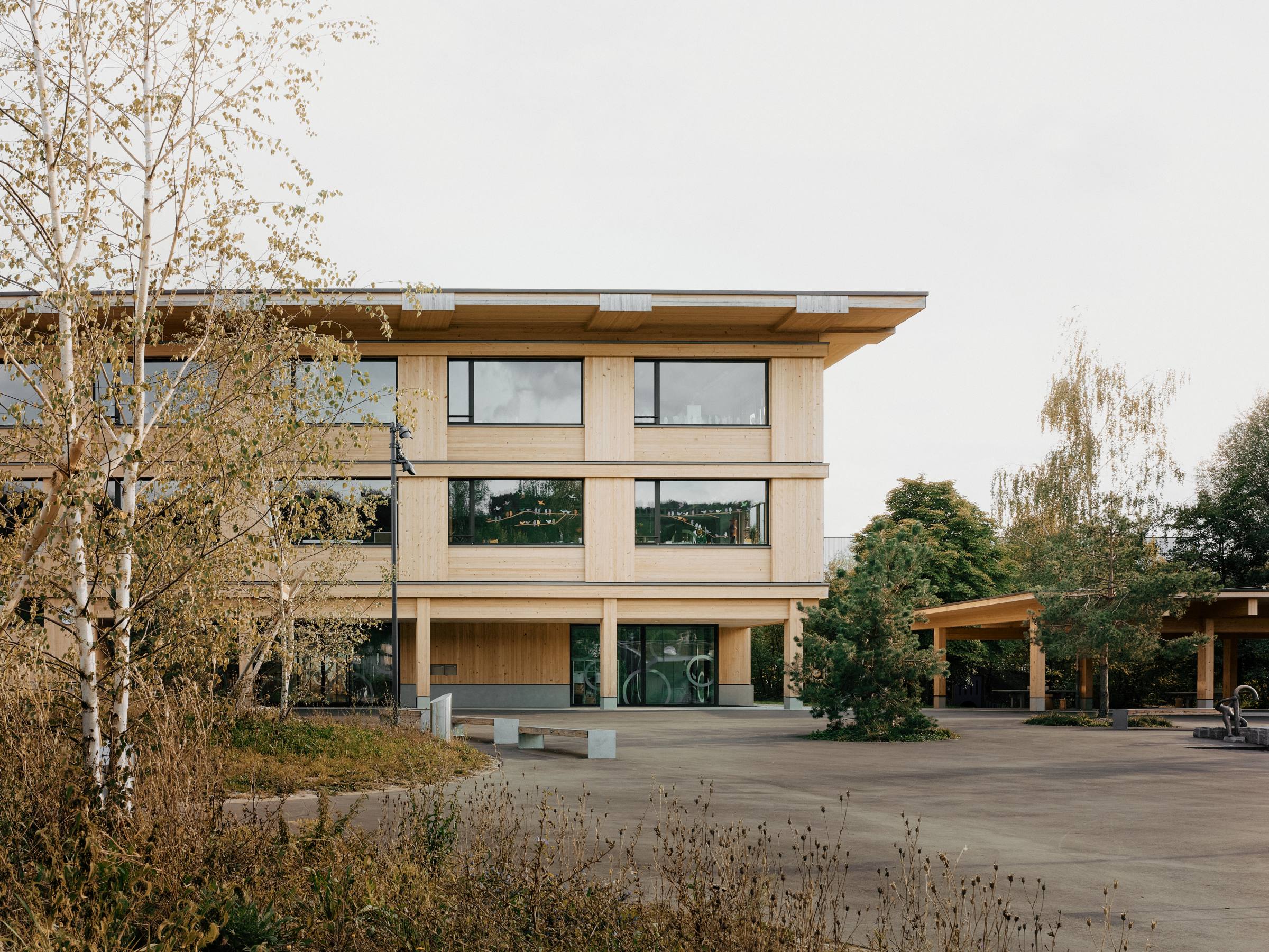 Eingang und Pausenhalle